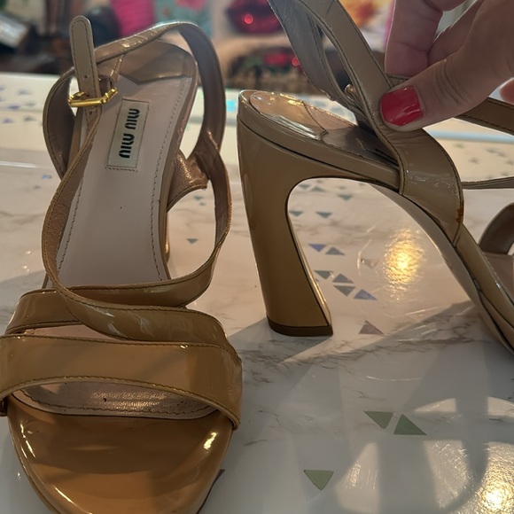 MIU MIU 4” patent leather heels - Picture 2 of 4